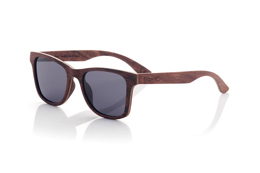 Wood eyewear of Rosewood MARIO. MARIO wooden sunglasses are a classic and timeless model that will perfectly complement any masculine look. Made entirely of laminated rosewood with a thin layer of maple interspersed, the combination of dark and light tones creates an elegant and subtle contrast. Fitting comfortably against the head, the temples are made from the same laminated wood for added durability. Classic styling and high-quality craftsmanship make these sunglasses a sophisticated and fashionable choice. Lenses available in solid shades of gray and brown provide full protection from the sun's rays. Front Measurement: 145x48mm Caliber: 52 for Wholesale & Retail | Root Sunglasses® 
